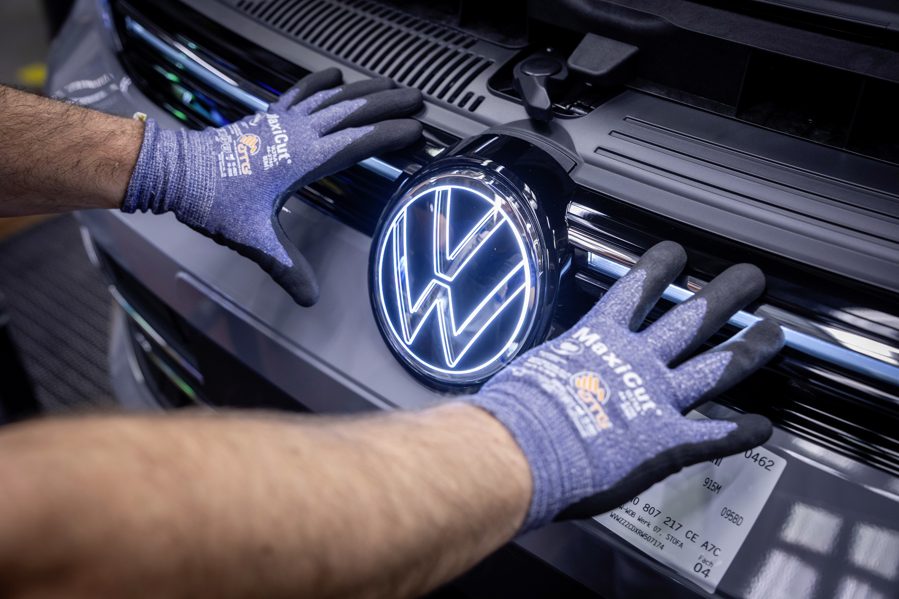 Famílias que mandam na VW querem fábricas fechadas e 100 mil demissões
